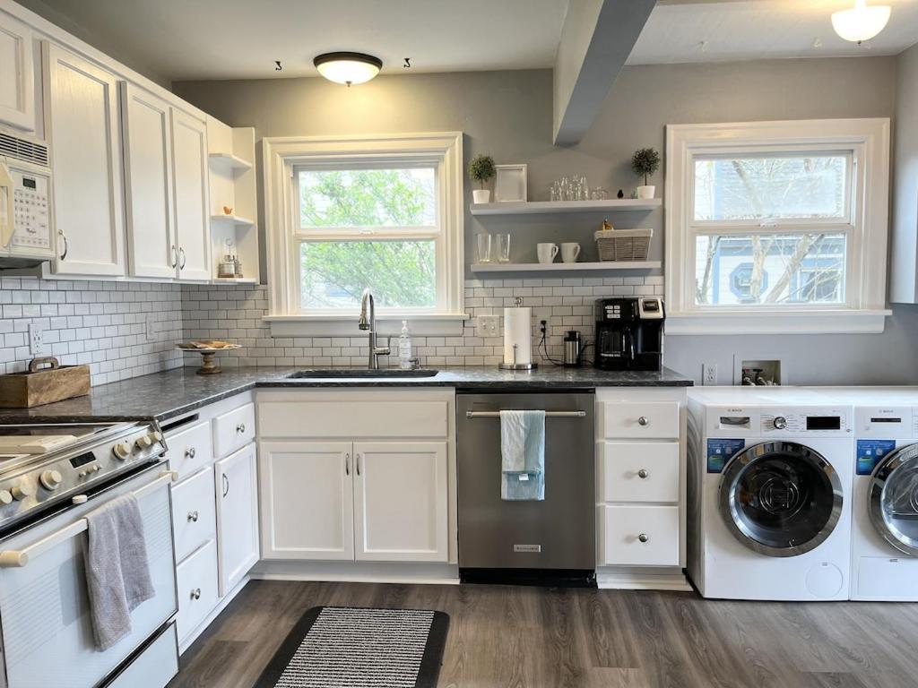 Modern 2 Bedroom Farmhouse Cottage With Hot Tub In Snohomish Εξωτερικό φωτογραφία