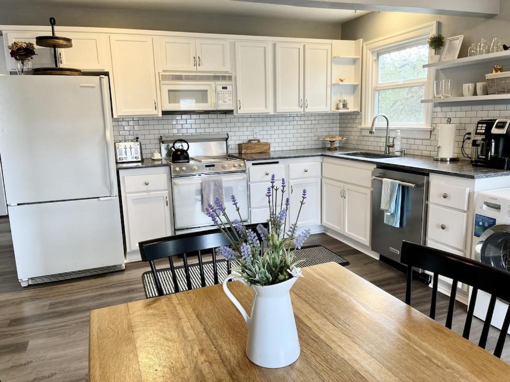 Modern 2 Bedroom Farmhouse Cottage With Hot Tub In Snohomish Εξωτερικό φωτογραφία