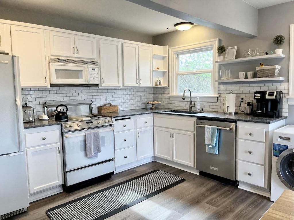 Modern 2 Bedroom Farmhouse Cottage With Hot Tub In Snohomish Εξωτερικό φωτογραφία