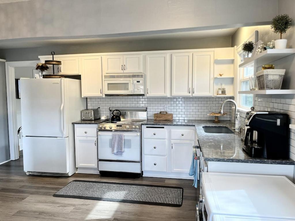 Modern 2 Bedroom Farmhouse Cottage With Hot Tub In Snohomish Εξωτερικό φωτογραφία